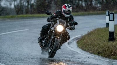 বর্ষায় বাইক চালাতে সতর্কতা