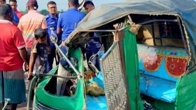 বেপরোয়া গতির সিএনজির সঙ্গে ট্রাকের সংঘর্ষ, নিহত ২