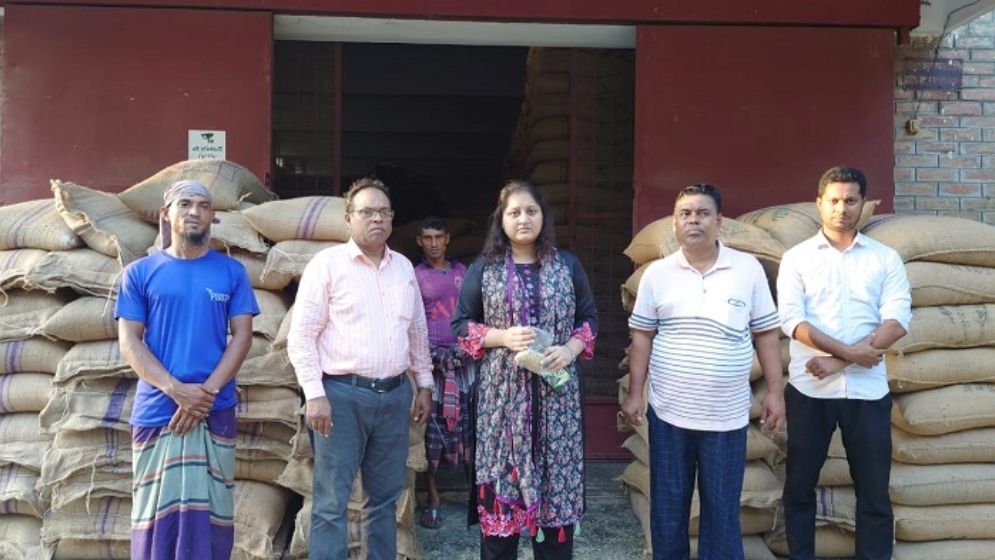 ১৩২ বস্তা সরকারি চাল জব্দ