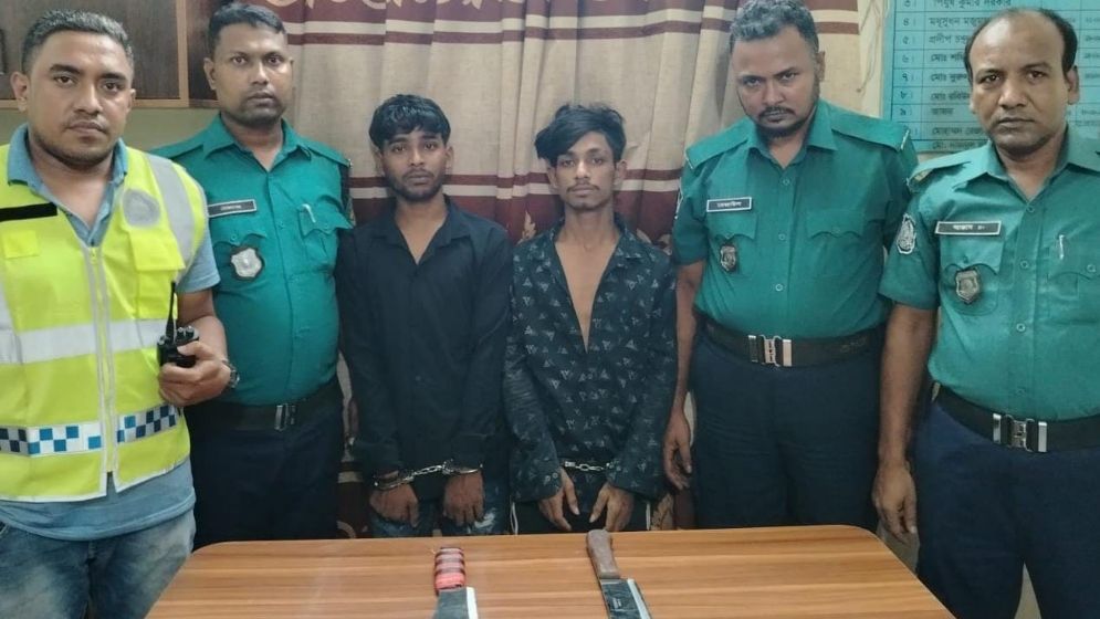 মোহাম্মদপুরে কিশোর গ্যাং ‘চাঁন গ্রুপের’ মানিক ও রাজিব আটক