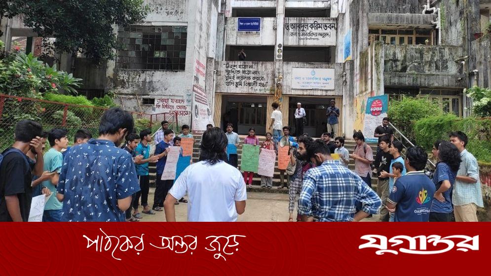 ৭ দফা দাবিতে উত্তাল চবি