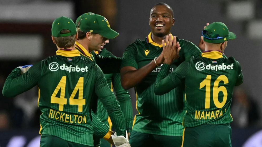 ব্রিটজের বিশ্ব রেকর্ড গড়ার ম্যাচে ২৭ বছরের অপেক্ষা ঘোচাল দ.আফ্রিকা