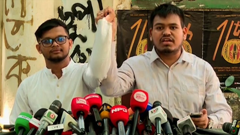 বাকেরকে সমর্থন দিয়ে সরে গেলেন মহিন সরকার