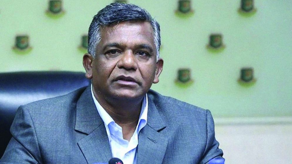 নিজের নিরাপত্তায় গানম্যান চাইলেন বুলবুল