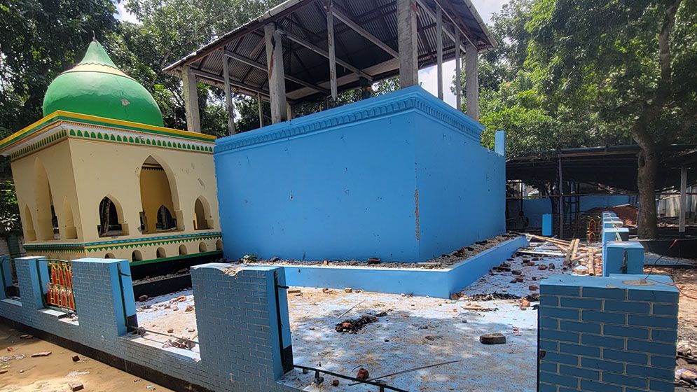 নুরাল পাগলের দরবারে হামলার ঘটনায় মামলা, আসামি সাড়ে ৩ হাজার