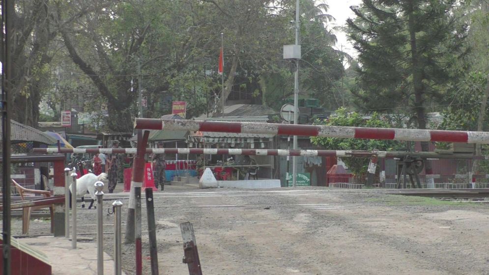 পবিত্র ঈদে মিলাদুন্নবী উপলক্ষে হিলি স্থলবন্দর দিয়ে আমদানি-রপ্তানি বন্ধ