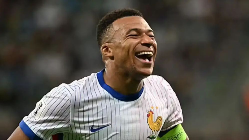 অঁরিকে ছুঁয়ে ফেললেন এমবাপ্পে