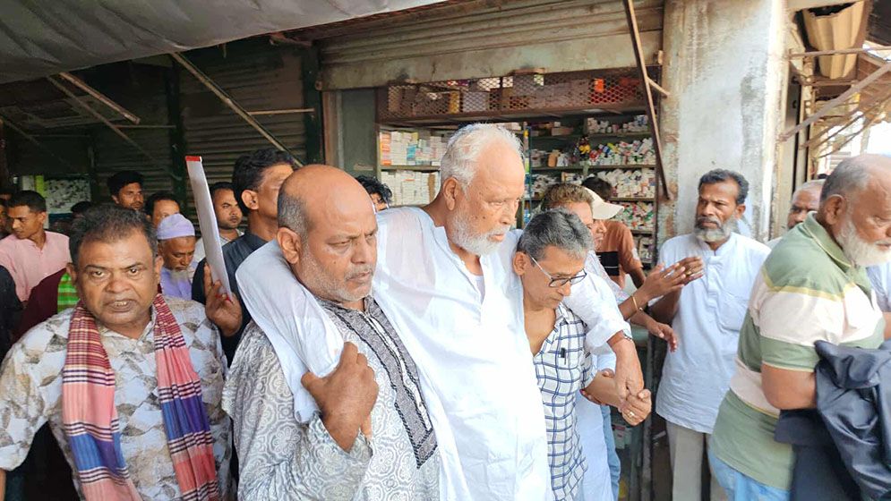 দ‌লের বর্ধিত সভায় অসুস্থ হয়ে পড়লেন কাদের সিদ্দিকী