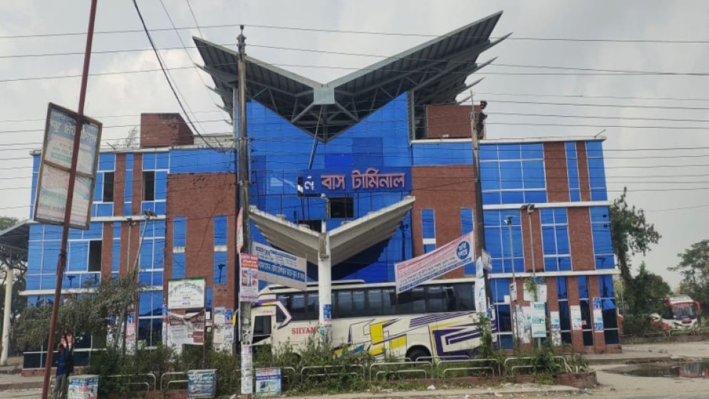 কোটি টাকার বাস টার্মিনাল ব্যবহার হচ্ছে মাদক কারবারিদের কাজে, প্রকাশ্য বসছে জুয়ার আসর