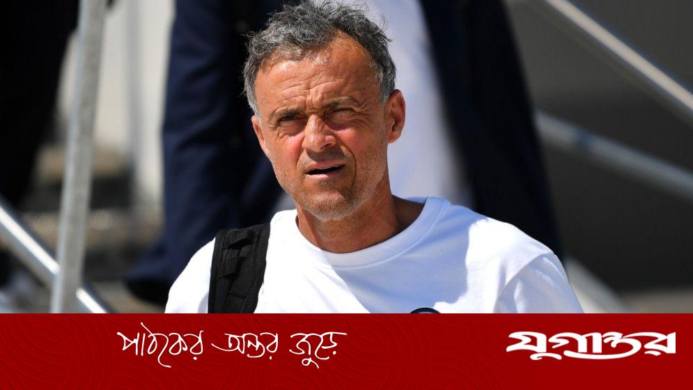 সাইকেল চালাতে গিয়ে ঘোর বিপদ, হাড় ভাঙল পিএসজি কোচের