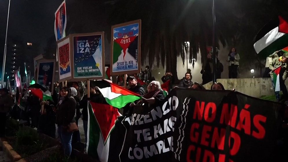 বিক্ষোভ-প্রতিবাদে উত্তাল ফুটবলপ্রিয় চিলি, কিন্তু কেন?