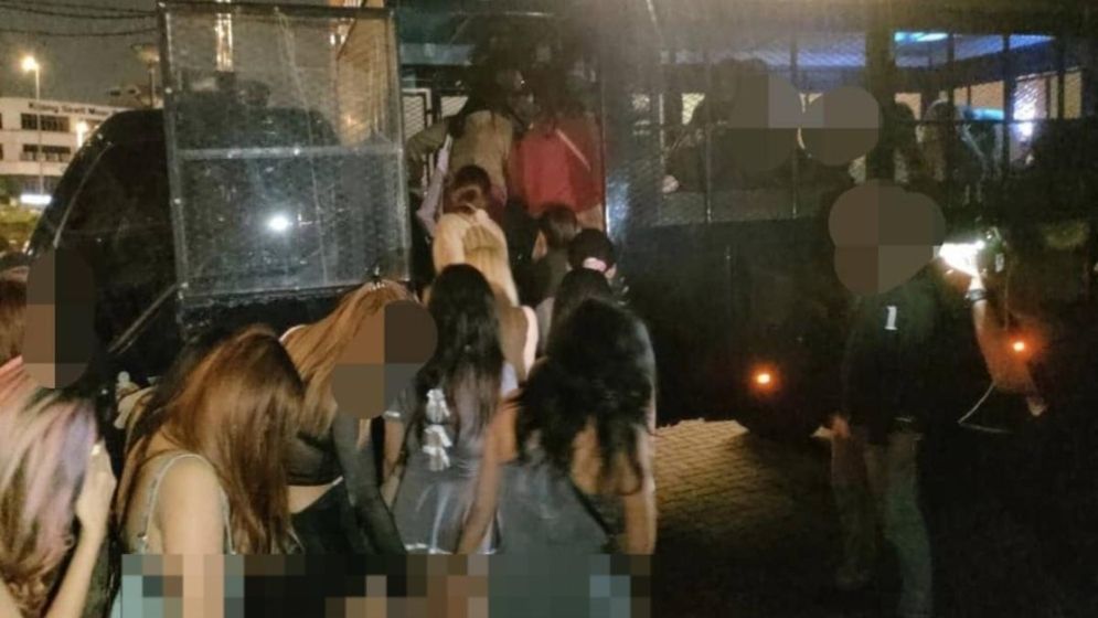 কুয়ালালামপুরে হোটেলে অভিযান, ৩৭ বিদেশি আটক