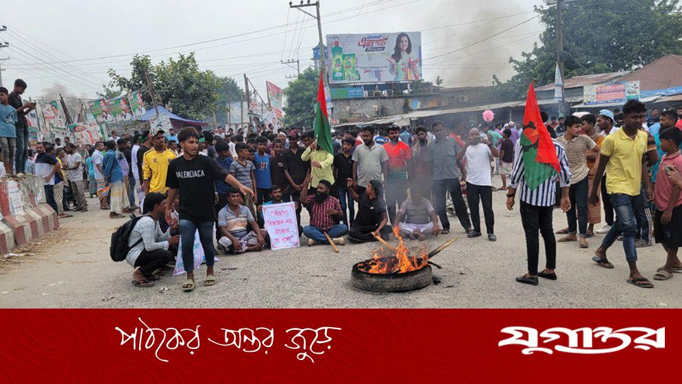 পাবনা-১ আসনের সীমানা পুনর্বহালের দাবিতে বেড়ায় মহাসড়ক অবরোধ