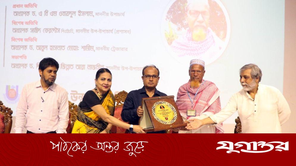 ৭৫ বছর বয়সে বিএ পাশ করলেন কৃষক সাদেক আলী