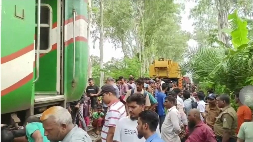 ৫ ঘণ্টা পর ঢাকার সঙ্গে উত্তরবঙ্গের ট্রেন চলাচল স্বাভাবিক