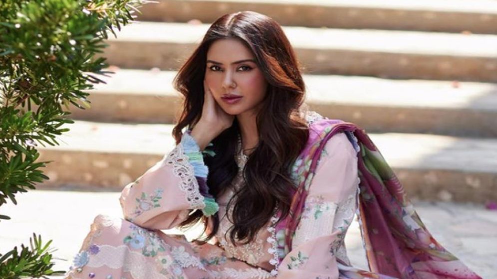 ‘সুন্দরী’ জাহ্নবী কাপুরকে নিয়ে প্রকাশ্যে হাসিঠাট্টা, বিপাকে সোনম
