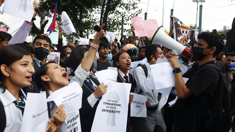 উত্তাল নেপাল, দেখুন ছবিতে