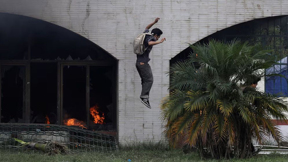 উত্তাল নেপাল, দেখুন ছবিতে