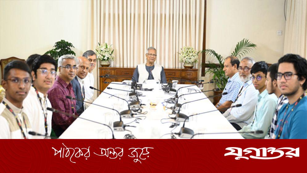 প্রধান উপদেষ্টার সঙ্গে আন্তর্জাতিক গণিত ও জীববিজ্ঞান অলিম্পিয়াডে পদকজয়ী ৬ শিক্ষার্থীর সাক্ষাৎ