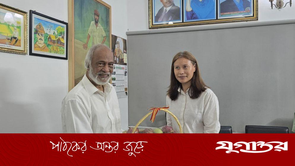 খালেদা জিয়াকে মৌসুমি ফল পাঠিয়েছেন ভুটানের রাষ্ট্রদূত