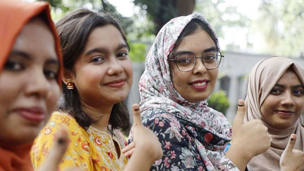 উৎসব ও শান্তিপূর্ণ পরিবেশে ভোট গ্রহণ শেষ, ফলের অপেক্ষা