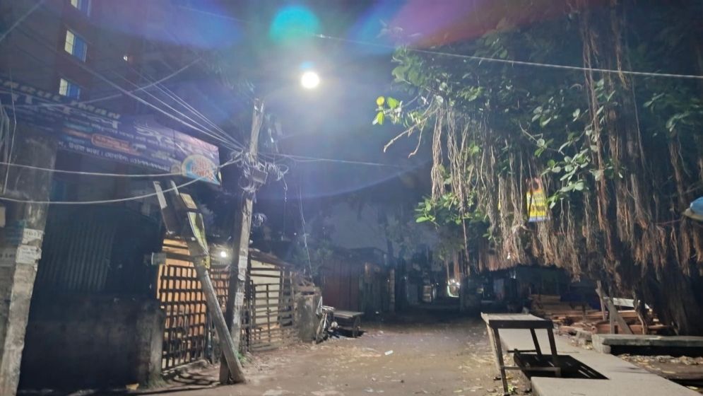 আলোকিত হলো আঁধারে ঢাকা গলি