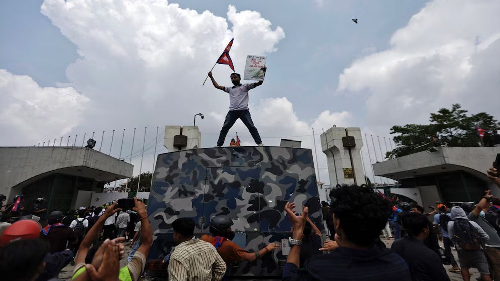 কাঠমান্ডুসহ ৩ জেলায় কারফিউ জারি