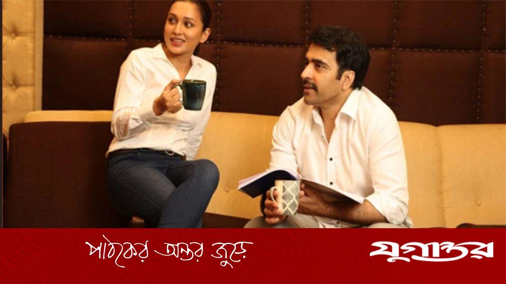 আবীরের কোলে মিমি, অন্তরঙ্গ দৃশ্য ধারণে কোথায় গেলেন জুটি?