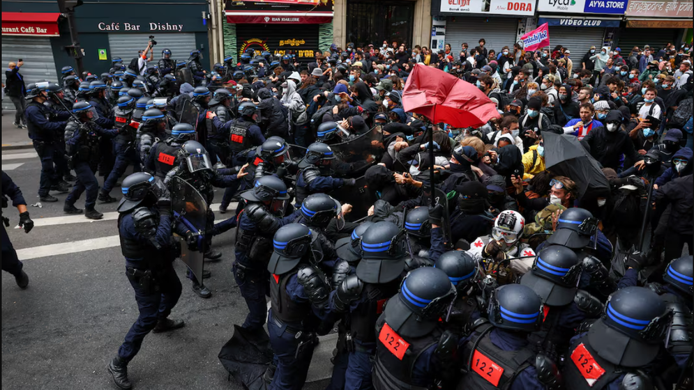 এবার সরকারবিরোধী বিক্ষোভে উত্তাল ফ্রান্স