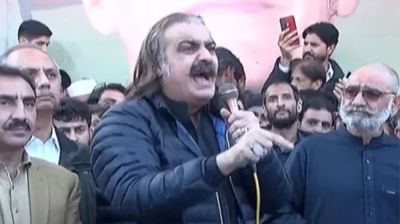 খাইবার পাখতুনখোয়ার মুখ্যমন্ত্রী গান্দাপুরের বিরুদ্ধে গ্রেফতারি পরোয়ানা জারি