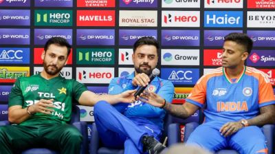 ভারত-পাকিস্তান অধিনায়কের মাঝে রশিদ খান