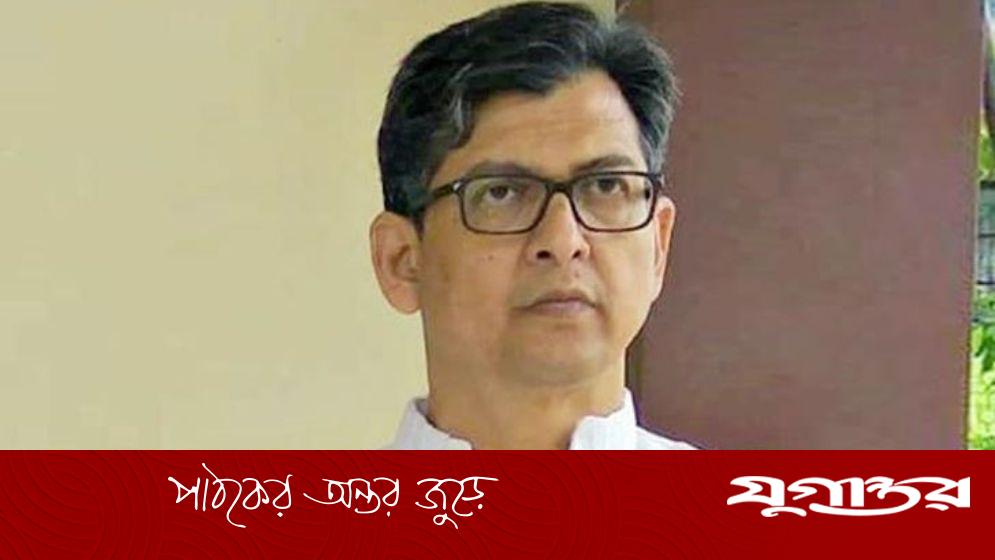 ডাকসুতে বিজয়ীদের অভিনন্দন জানালেন সালাহউদ্দিন আহমেদ