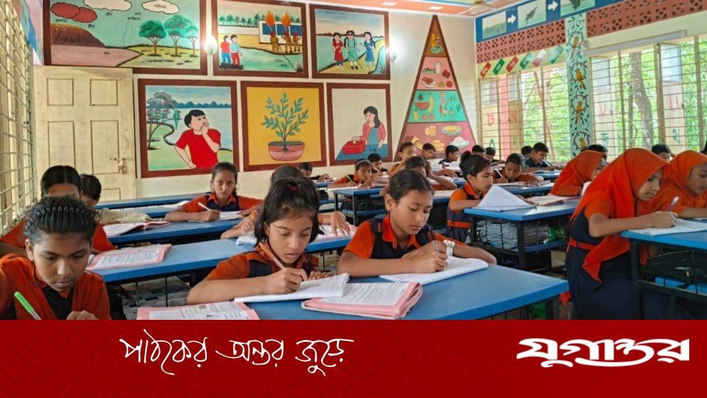 বান্দরবানে প্রাথমিক শিক্ষা ব্যবস্থায় ভয়াবহ সংকট, ধুঁকে ধুঁকে চলছে পাঠদান