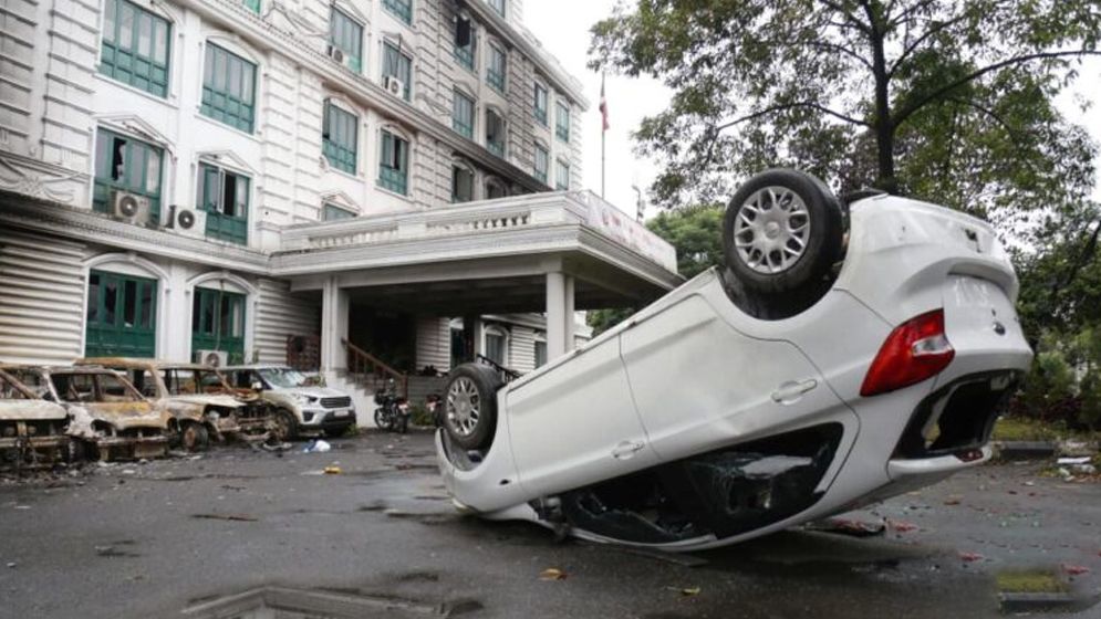 বিদ্রোহে বিধ্বস্ত নেপাল, দেখুন ছবিতে