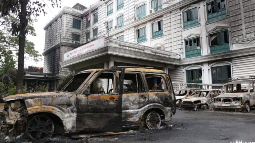 বিদ্রোহে বিধ্বস্ত নেপাল, দেখুন ছবিতে