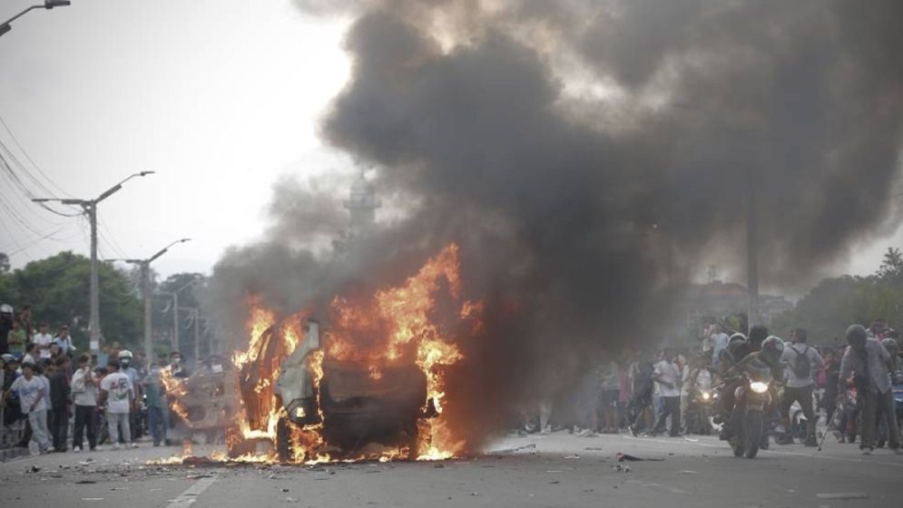 বিদ্রোহে বিধ্বস্ত নেপাল, দেখুন ছবিতে