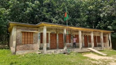 কাঞ্চননগর প্রাথমিক বিদ্যালয়ে জোড়াতালি দিয়ে চলছে শিক্ষা কার্যক্রম