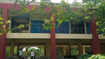 ২ কোটি টাকায় নির্মিত দ্বিতল মার্কেটে ফাটল, উদ্বোধন হয়নি এখনও