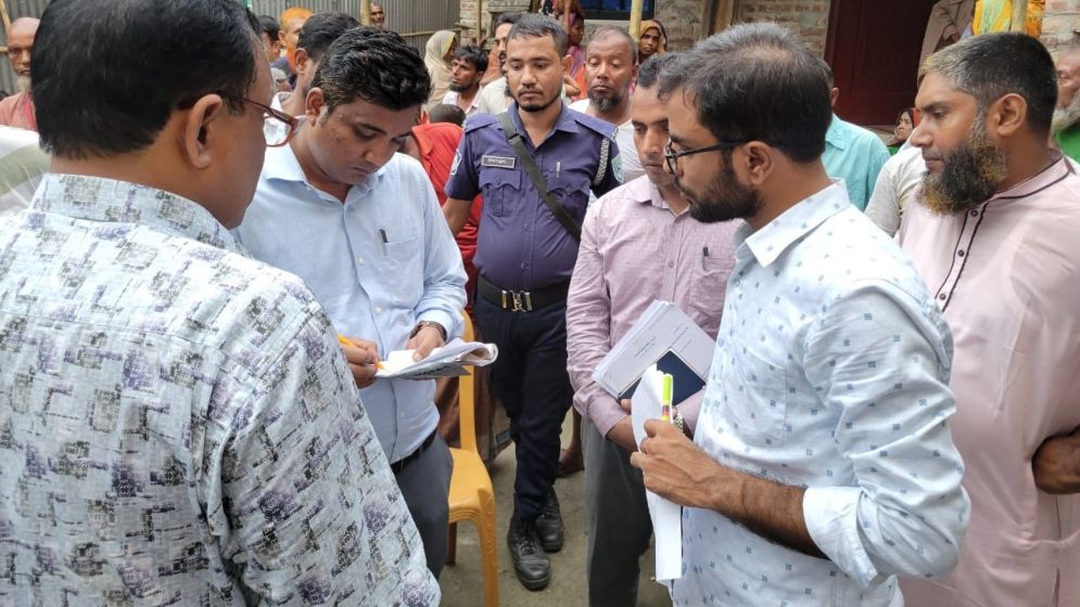 উলিপুরে নকল সার কারখানায় অভিযান চালিয়ে জরিমানা