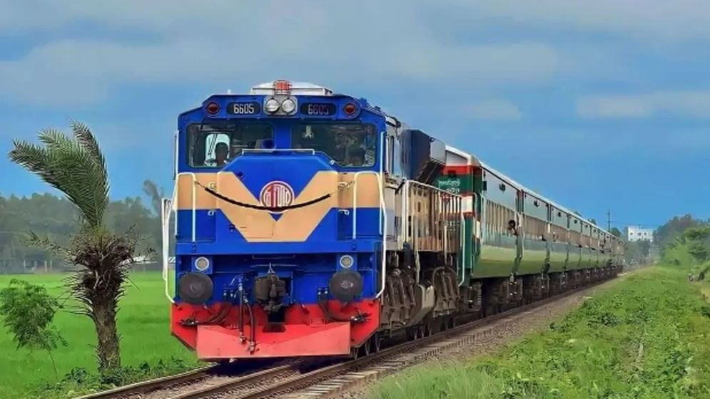 যাত্রীর অভাব নেই তবু রেলে লোকসান!