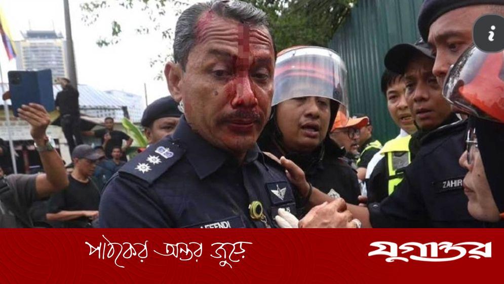 মালয়েশিয়ায় পুলিশের ওপর হামলায় ক্ষুব্ধ স্বরাষ্ট্রমন্ত্রী