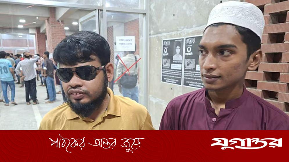 বন্ধুর সহায়তায় জীবনে প্রথম ভোট দিলেন দৃষ্টিপ্রতিবন্ধী আইয়ুব আলী, জানালেন অভিজ্ঞতা