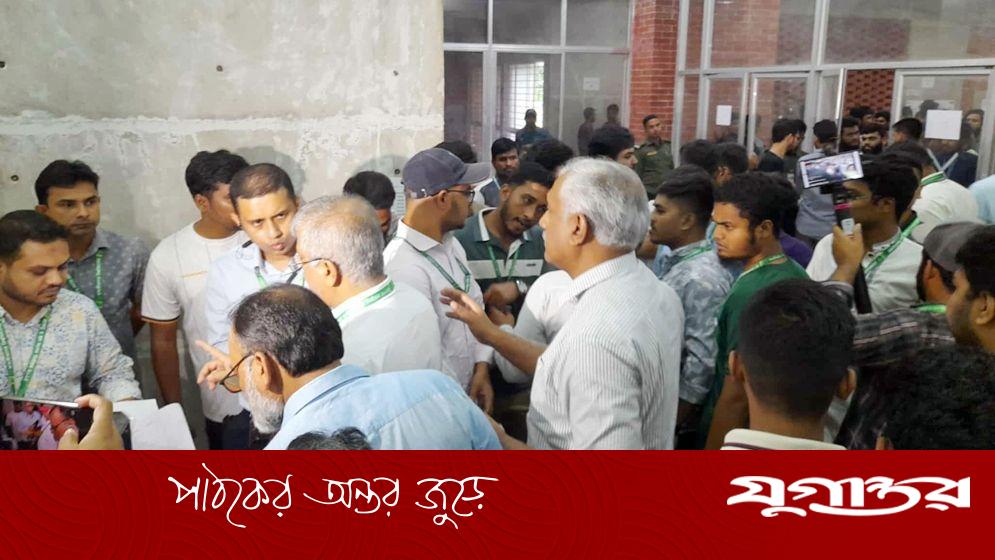 জাকসু নির্বাচন: তাজউদ্দিন হলে ভোটগ্রহণ বন্ধ