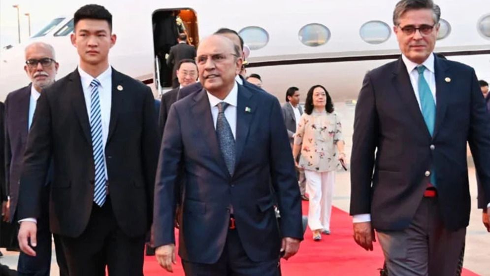 ১০ দিনের চীন সফরে পাকিস্তানের প্রেসিডেন্ট জারদারি