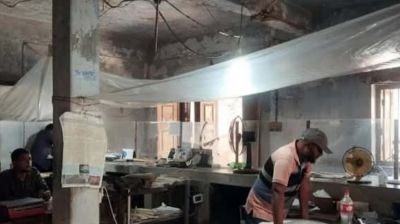 লালপুরে অস্বাস্থ্যকর ও ঝুঁকিপূর্ণ ডাকঘর, অনলাইন সেবাও বন্ধ