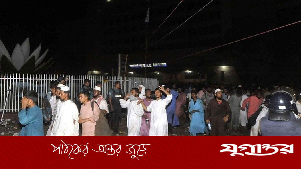শাপলা চত্বরের শহীদ পরিবারে অর্থ সহায়তা শুরু