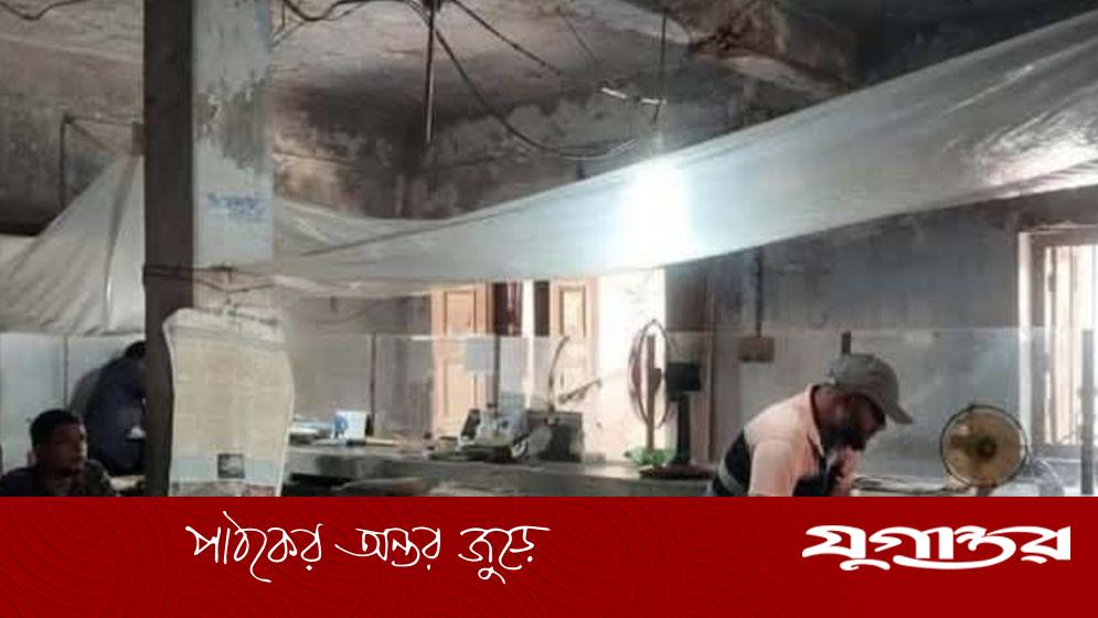 লালপুরে অস্বাস্থ্যকর ও ঝুঁকিপূর্ণ ডাকঘর, অনলাইন সেবাও বন্ধ