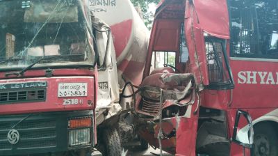 গজারিয়ায় ট্যাংকার ট্রাক-বাসের সংঘর্ষে আহত ১২