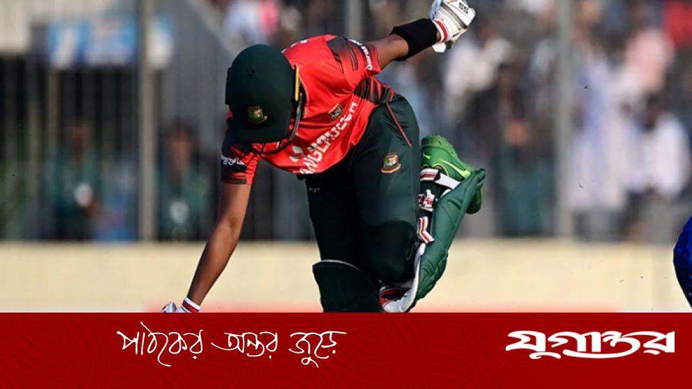 ৪ উইকেট হারিয়ে চাপে বাংলাদেশ