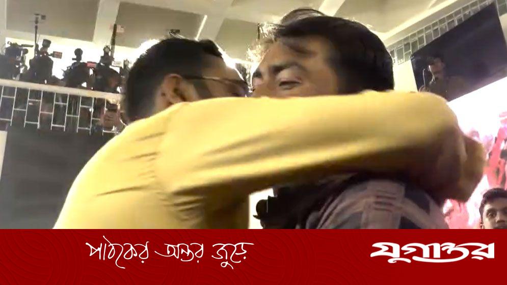 স্বতন্ত্র ভিপি জিতুকে বুকে টেনে নিলেন শিবিরের জিএস মাজহারুল